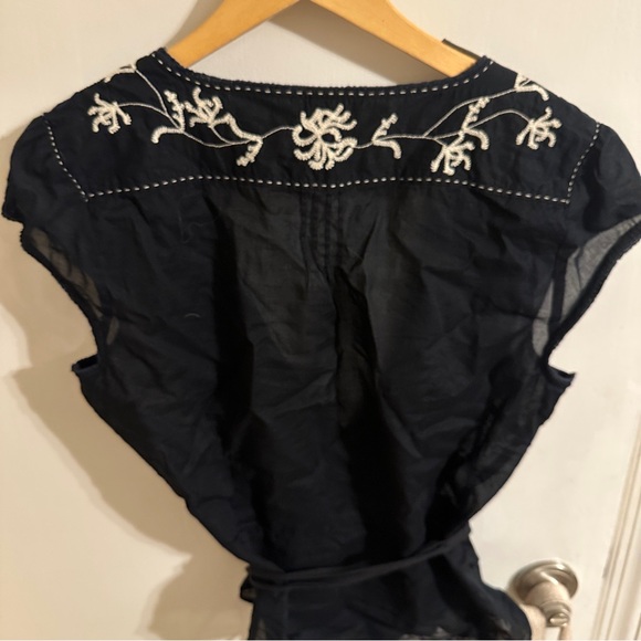GAP black Embroidery wrap around top women L - Picture 1 of 12